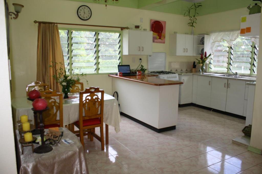 נוקואלופה Malau Lodge מראה חיצוני תמונה