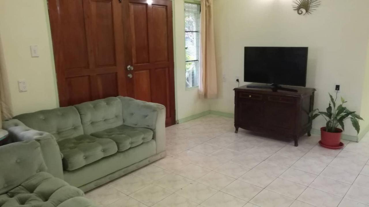 נוקואלופה Malau Lodge מראה חיצוני תמונה